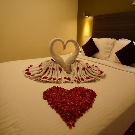 Hotel Metropolis Hubli Bagian luar foto