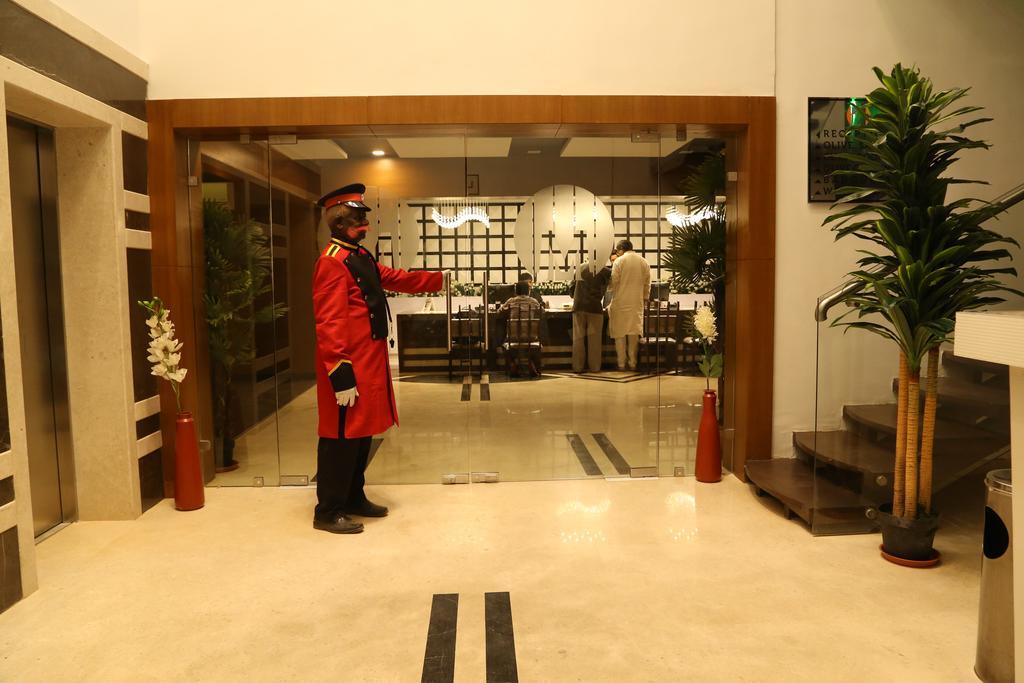Hotel Metropolis Hubli Bagian luar foto
