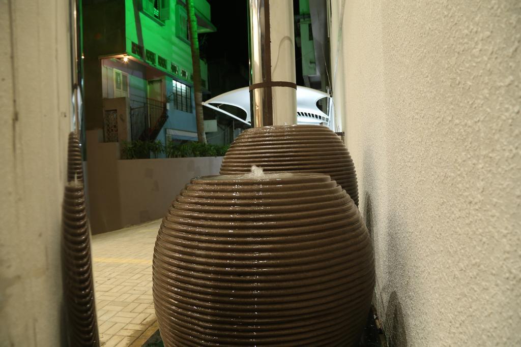 Hotel Metropolis Hubli Bagian luar foto