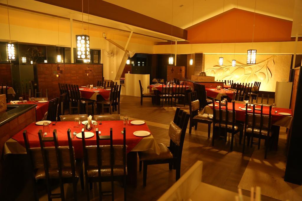 Hotel Metropolis Hubli Bagian luar foto