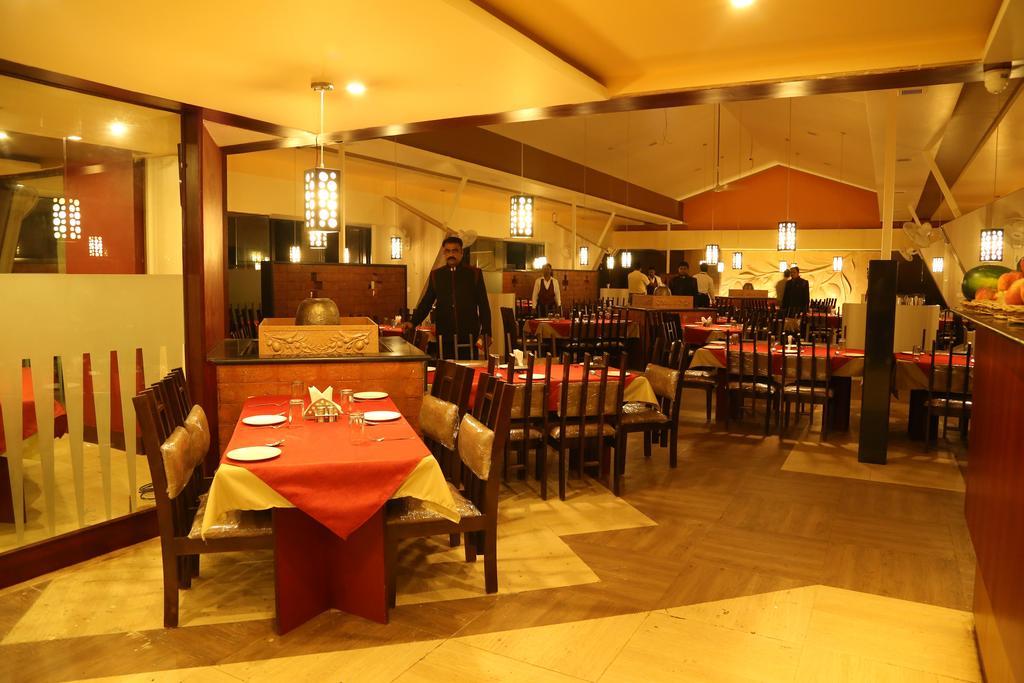 Hotel Metropolis Hubli Bagian luar foto