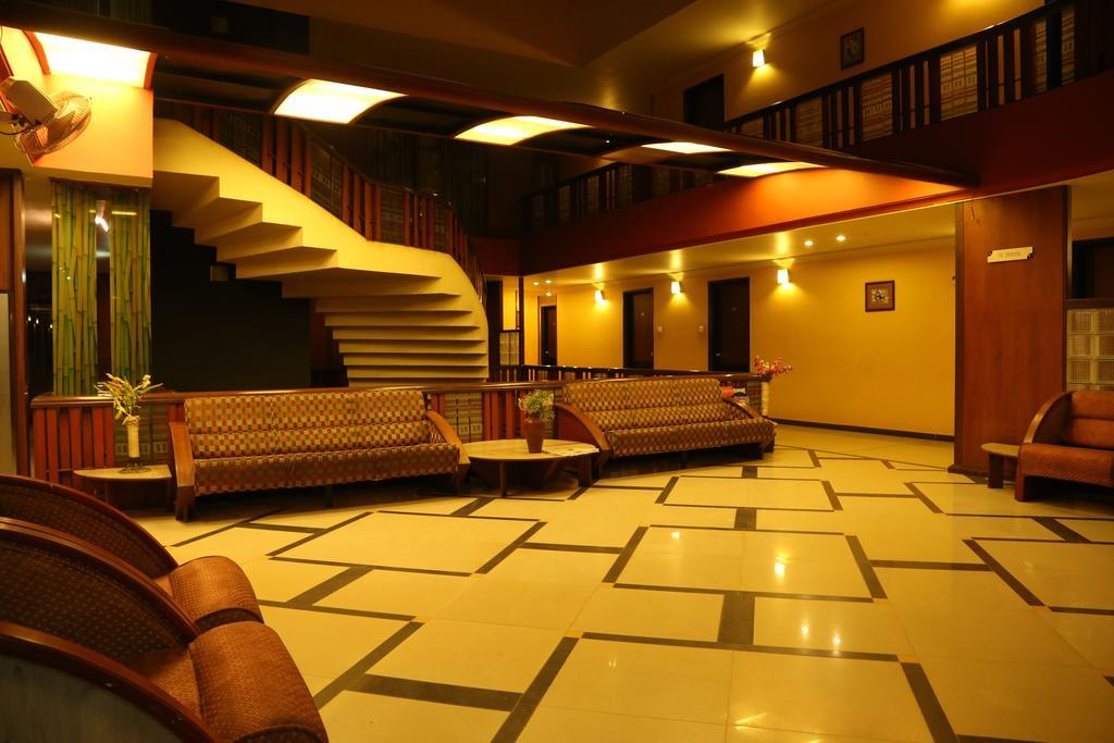 Hotel Metropolis Hubli Bagian luar foto
