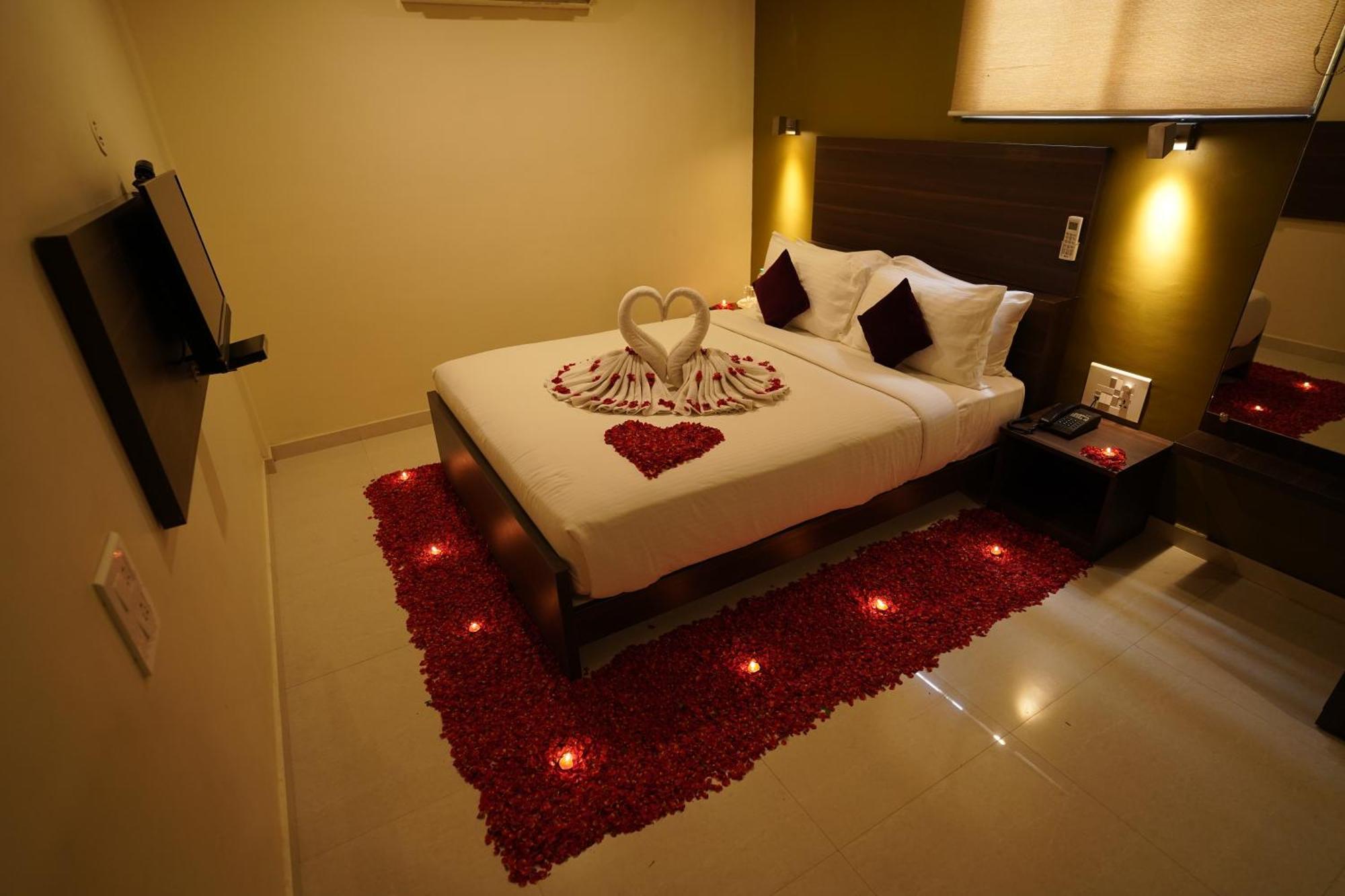 Hotel Metropolis Hubli Bagian luar foto