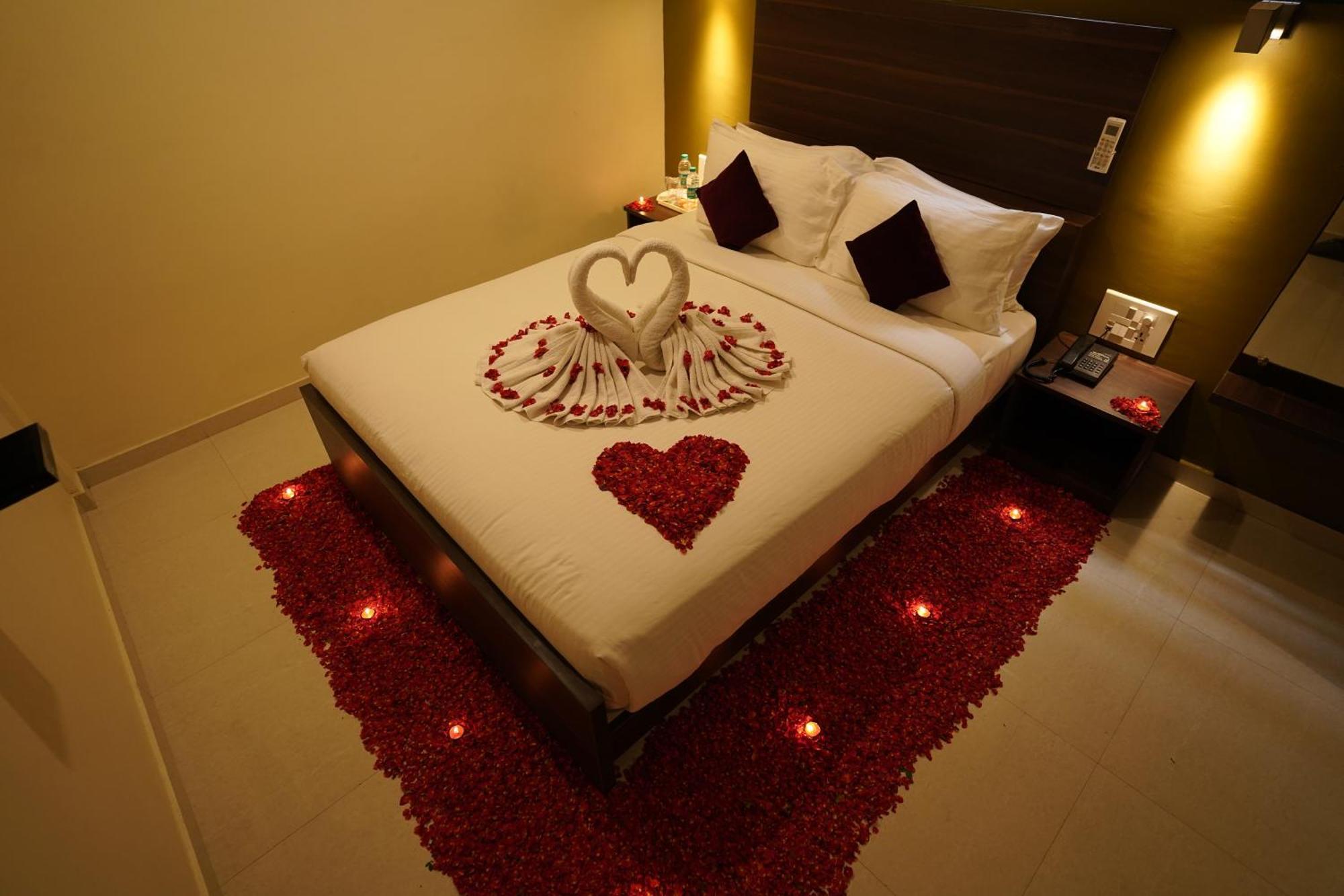 Hotel Metropolis Hubli Bagian luar foto