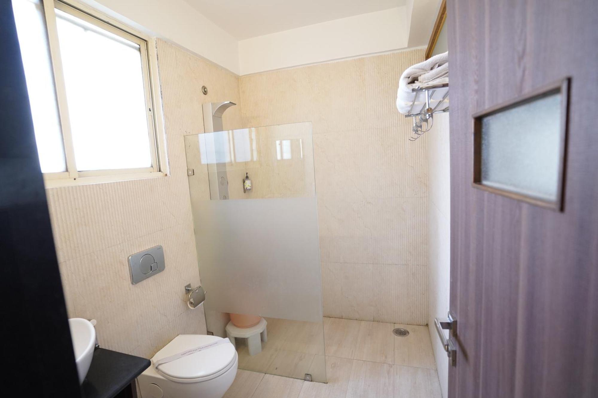 Hotel Metropolis Hubli Bagian luar foto